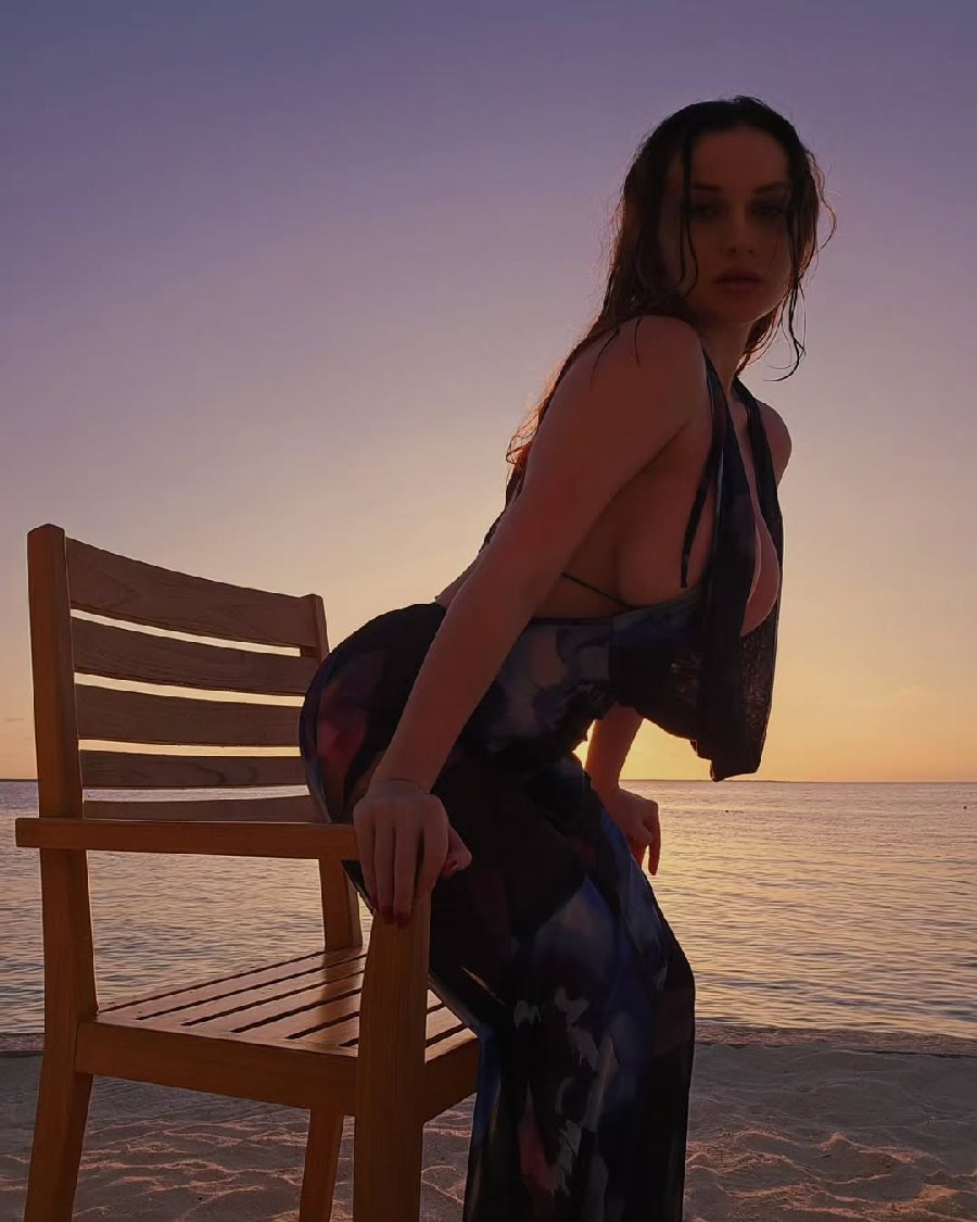 Sexy girl Miranda Faith nude in Marituba