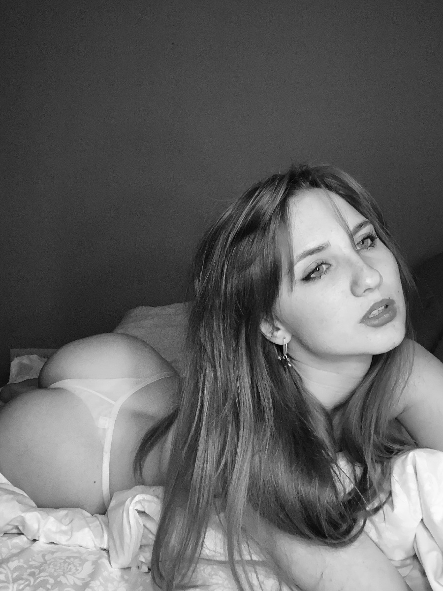 Take a pause and enjoy Nata nude — streaming from Marituba