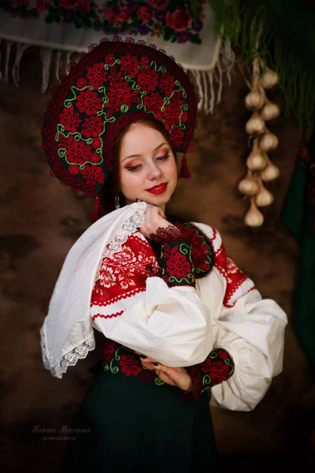 Women in Slavic costumes underwear in Marituba