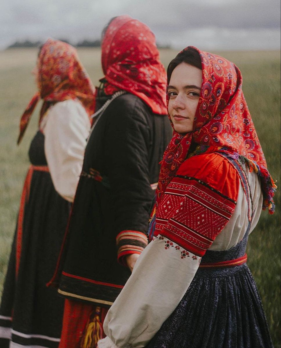 Women in Slavic costumes in Marituba