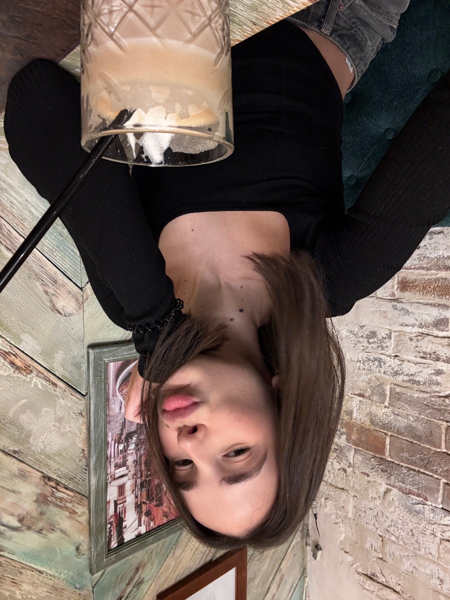 Fresh photos, fresh mood — Tina online in Marituba